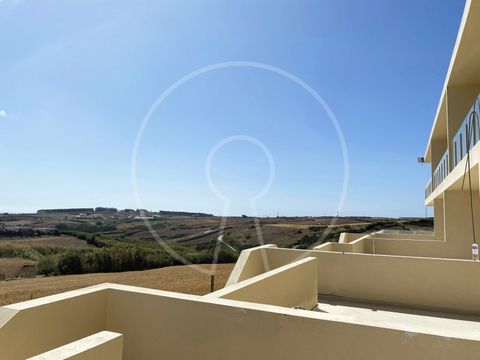 Espaçoso T2 com varanda, terraço e vista mar inserido no Empreendimento Honeysands Residences. Este apartamento tem 83 m2 de área interior à qual acresce 38 m2 de área exterior dividida entre 1 varanda e um grande terraço. Da sala acede-se ao terraço...