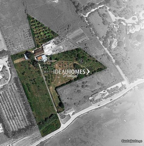 Located on the front line of Ria Formosa in Luz de Tavira, this plot of land for sale is found in a highly sought after area among those looking to relocate to the Algarve. Known as a more peaceful location, Tavira is home to many traditional restaur...