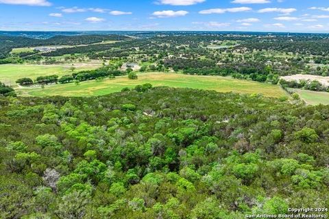 Welcome to Mystic Ridge Estates, Kerrville's new premier community featuring a 550-acre (+/-) development offering paved roads, underground electric service, and consisting of large acreage lots. Located on a cul-de-sac, Lot 15 features 21.13 acres, ...