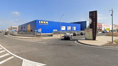 POLIGONO INDUSTRIAL EL MATORRAL.- Te presento una excelente oportunidad para adquirir una parcela en uno de los polígonos más dinámicos y con mayor afluencia de Fuerteventura, compartiendo ubicación con grandes marcas como IKEA, LIDL y MERCADONA, FOR...
