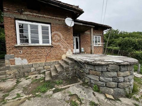 Imoti Tarnovgrad offers you a two-storey house in the town of Tarnovgrad. Zlataritsa, which is located 15 km southeast of Veliko Tarnovo and 12 km north of the town of Elena. The offered property has an area of 74 sq. m. distributed between a corrido...