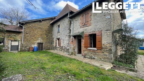 A29502WV87 - This stone house is just 8 minutes from Chalus. It is attached and offers 75m2 of living space on the first floor, comprising an entrance hall with laundry area, kitchen with wood-burning stove, living room, bedroom, bathroom and separat...