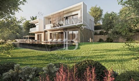 Golfe Juan: situato in un ambiente tranquillo e ricercato con vista panoramica sul mare, sul Cap d'Antibes e sulle isole di Lerins. Questo nuovo progetto di villa contemporanea si sviluppa su 3 livelli con ascensore e piscina come estensione della te...