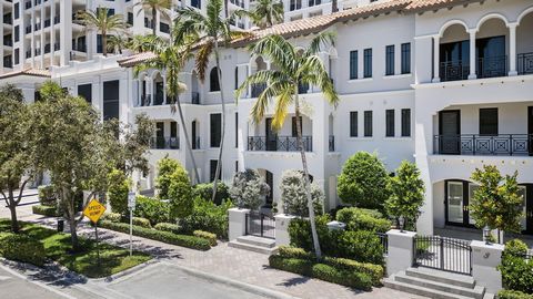 Welcome to a lifestyle of refined elegance and sophistication of 200 E Palmetto Park. Nestled in the heart of Boca Raton, you cannot ask for a better location. This stunning luxury townhome with private elevator, and private, attached garage, offers ...