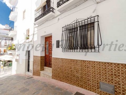 Spacious townhouse available for long-term rental, situated in the heart of Cómpeta, just steps away from all services and amenities. This traditional townhouse is spread over three floors plus a terrace, although the rooms on the third floor are res...