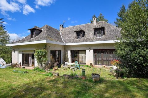 Grande maison T11 + 3 Garages - Pont de Salars