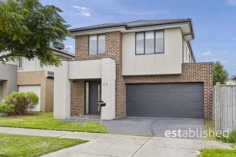 Experience the seamless blend of contemporary style and modern convenience in this breathtaking home. Spread across two levels, its spacious open-plan layout boasts neutral décor, creating an inviting ambiance perfect for a growing family. The B.est ...