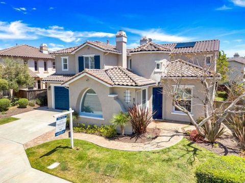 Nestled on a cul-de-sac in Woodley's Glen, this exquisite residence in the desirable San Elijo Hills community epitomizes modern luxury and comfort. The flexible floor plan features a spacious living area with hardwood floors, a cozy fireplace, and s...