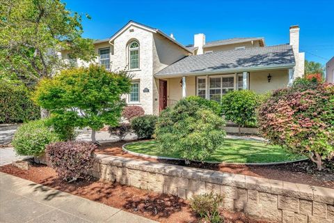 Welcome to this beautifully renovated home ideally located on a tree lined street in the lovely Aragon neighborhood of San Mateo. The formal entry has soaring ceilings, an abundance of light and an elegant staircase. The spacious home includes, a for...