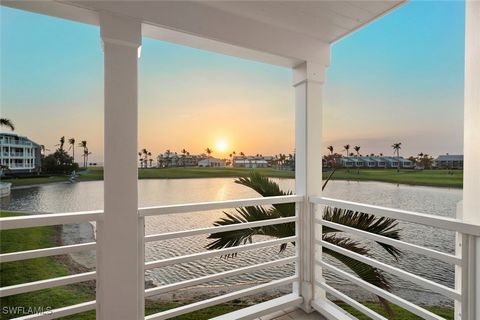 Vibrant sunrises exploding into the sunroom while sipping morning coffee or tea. Sunlight shimmering off the lake creating waves of light across the ceiling. Birds of every feather...eagles, osprey, herons, egrets, cormorants, kingfishers, ibis, spoo...