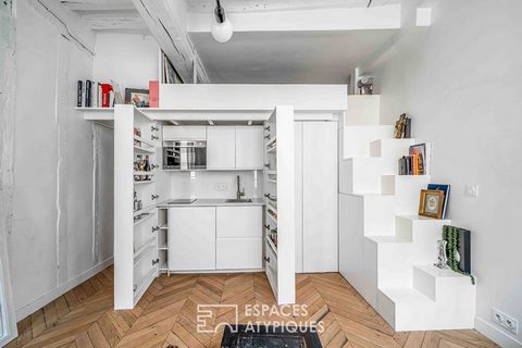 Espaces Atypique presents this elegant 20 m2 studio, nestled on the 2nd floor of an eighteenth-century building, in the heart of the prestigious Carré des Antiquaires, rue de Beaune. The premises combine the charm of the old with a contemporary renov...