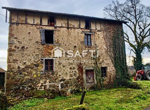 Maison et 2 dépendances séparées à rénover!