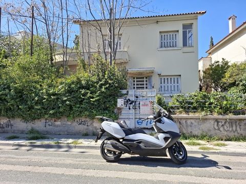 Psychiko, Collegio dei maratoneti di Atene Nel cuore del Palaio Psychiko, in uno dei luoghi più ricercati e storici di Atene, una casa unifamiliare di architettura classica, costruita nel 1938, è disponibile per la vendita su un terreno di 792 mq. La...