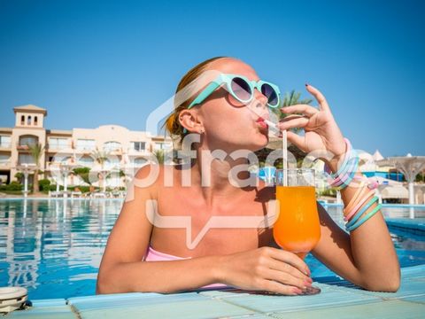 GARD (30) Le GRAU-DU-ROI à vendre Murs et fonds de commerce Hôtel bureau 20 chambres avec piscine sur 3200 m 2