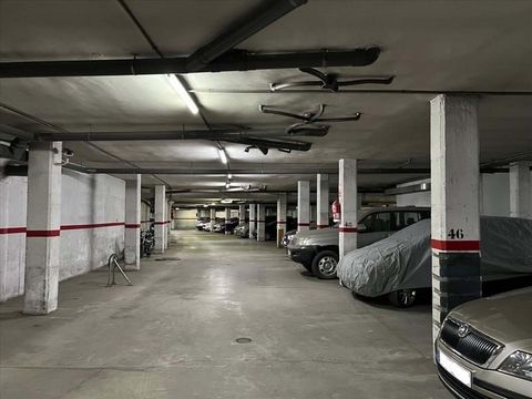 ¿Quieres comprar plaza de parking en Mérida? Excelente oportunidad de adquirir en propiedad esta plaza de parking con una superficie de 19 m² ubicada en la localidad de Mérida, provincia de Badajoz. Dispone de buenos accesos, maniobrabilidad y está b...