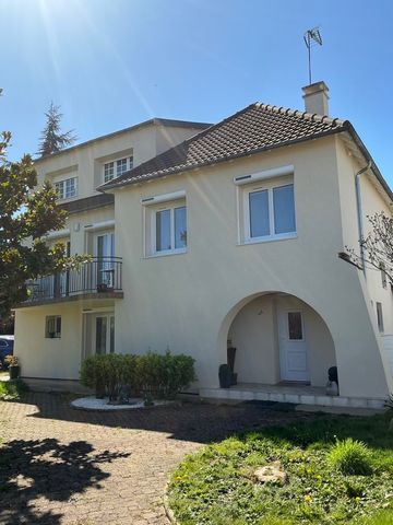 Rare à 9 km de Montluçon,4 km Commentry. Vous cherchez une maison prête à vivre, avec de beaux volumes, rénovée et située dans un cadre calme tout en restant proche de Montluçon ? Ne cherchez plus ! Cette maison familiale de 8 pièces d'environ 178 m²...