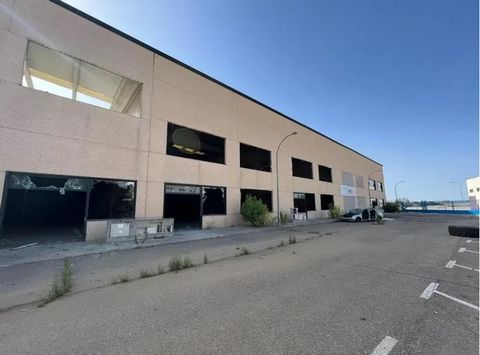 ¿Buscas comprar Nave Industrial en Illescas? Excelente oportunidad de adquirir en propiedad esta Nave Industrial con una superficie de 4.542,22m² ubicada en la localidad de Illescas, provincia de Toledo. Se encuentra en adecuación y dispone de buenos...
