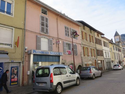 Immeuble à aménager de 320 m² à vendre au centre de SAINT RAMBERT EN BUGEY (01)