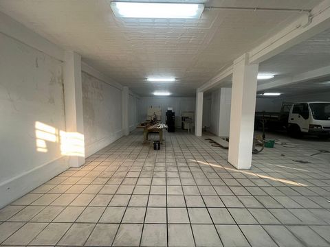 Armazém com 320m2  