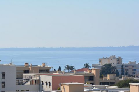 Apartment Floor 6th, View Sea and mountain, Position west, General condition Good, Kitchen Fitted, Heating Collective, Hot water Collective, Living room surface 22 m² Bedrooms 2, Bath 2, Toilet 2, Balcony 1, Terrace 1, Garage 1, Cellars 1 Building Bu...