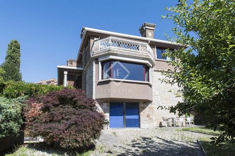Beautiful villa located in the city of Vigo and within easy reach of the city centre and the main motorways that connect to the rest of the Galicia. The property is located in the neighbourhood of Coia/Alcabre which is easy walking distance from the ...