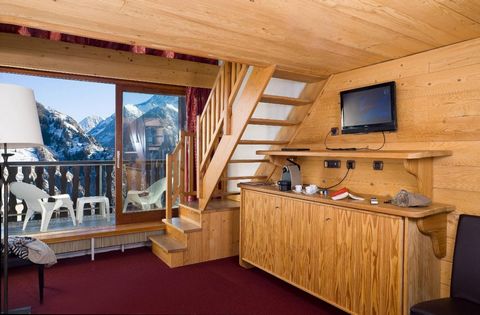 In the heart of the large skiing area of Les Deux Alpes, one of the best-known, the Hotel Ibiza*** with its spa and all-inclusive formula offers best value for money. The Hotel Ibiza*** lies at the end of the valley, not far from the resort centre an...