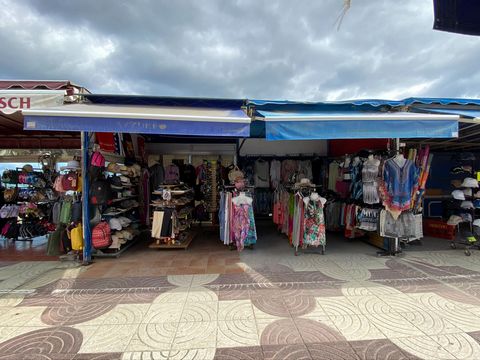 Local comercial en venta en una ubicación privilegiada en primera fila en la playa de Playa del Inglés (Anexo) Muy cerca de la entrada y al lado del famoso restaurante 