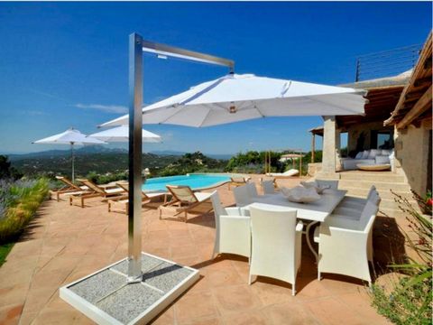Located on top of the Pevero hill, the villa offers a majestic view of both seas: the homonymous Gulf and Cala di Volpe. Nestled in a circular-shaped plot with a well-kept garden and native medicinal plants surrounding the residence, it creates an en...