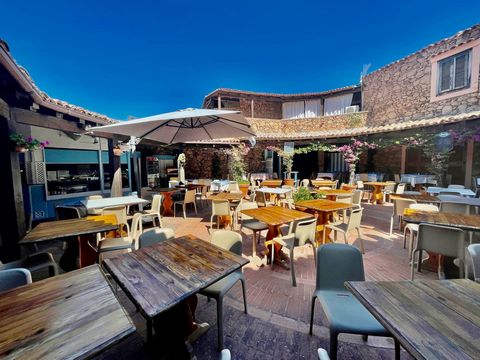Golfo Aranci Baja Caddinas - Gastronomie + Wohnung In einer sehr touristischen Lage besteht das Anwesen aus mehreren Räumen, die als Pizzarestaurant genutzt werden und auch in mehrere Räume unterteilt werden können. Es gibt auch eine Wohnung im erste...