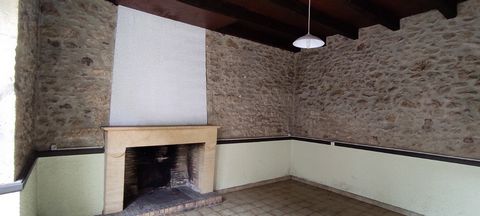 STONE VILLAGE HOUSE ON 3 LEVELS, 130 M² LIVING SPACE, 4 BEDROOMS, FITTED KITCHEN, LIVING ROOM WITH FIREPLACE OF 17M² + A COURTYARD OF 22 M². Nice stone village house, composed of : On the ground floor: an entrance hall leading to a living room with f...