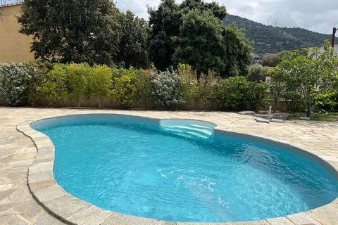 The region around this holiday home offers the perfect combination of turquoise water, fine sand and picturesque shops (less than 5 minutes by car). You have a heated private swimming pool at this wonderful holiday home that is ideal for families. Yo...