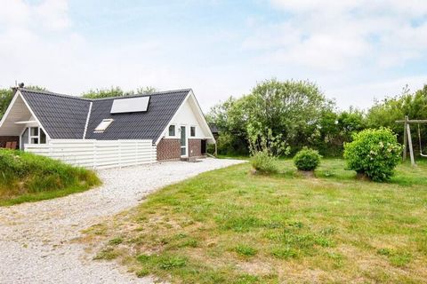 Well-kept and inviting quality holiday cottage located on a 2000 m2 natural plot close to Søndervig. The house was last renovated in 1999 and appears bright and is decorated with modern furnishings and underfloor heating in all rooms. Children can en...