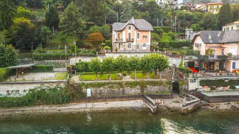 Period villa with swimming pool for sale on Lake Maggiore in Baveno. This elegant, exclusive villa has as its special feature the proximity to the centre of Baveno. The villa has a mooring buoy for a motorboat. The lakeside garden is also safe for th...
