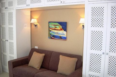Comfortable and elegant apartment in a residence with a lush garden and private beach club (for a fee) with direct access to the sea.On the coast with the crystal clear water you can relax in your apartment, which has been furnished with great attent...
