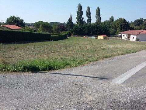 A plot of land suitable for building a residence on the edge of this beautiful mediaeval village. With several houses already built in this area, this is becoming a lovely village spot. Ideal for commuting to Montauban. Many shops, weekly market and ...