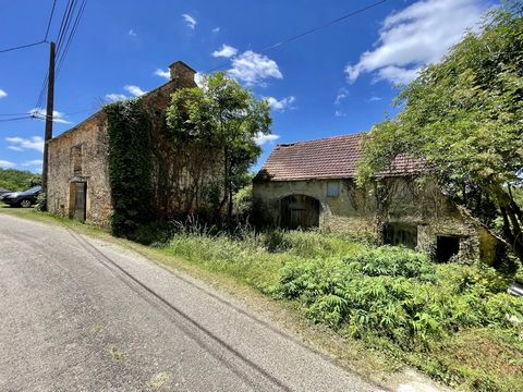 Lovely house in a pretty hamlet in need of renovation, with a bit of imagination the house has the possibility to make 3-4 bedrooms plus there are two great sized barns to convert (subject to planning permission). 5 mins from the busy town of Salviac...
