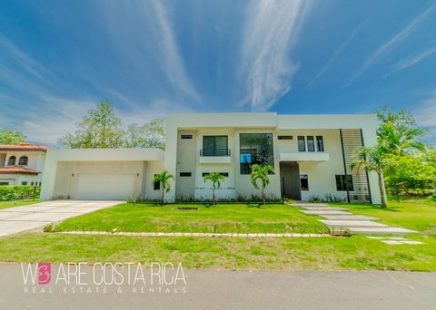 Nestled within this exclusive community of Hacienda Los Reyes, we present a stunning single-family home with a contemporary design that exudes elegance and comfort. Boasting an expansive lot of 1200 square meters and a generous construction size of 4...