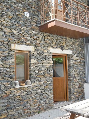 Schist house located in the Parish of Sameiro in the Municipality of Manteigas. The village of Sameiro is located in the Zêzere Glacier Valley integrated in the Serra da Estrela Natural Park, one of the largest in Europe, here flows the Zêzere River ...