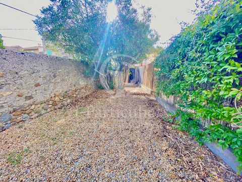 In Ventenac-en-Minervois, close to all amenities and close to Narbonne, in a quiet street, village house of about 80 m2. You will be seduced by its brightness and its beautiful volumes. It consists of a kitchen open to the living room and the garden;...