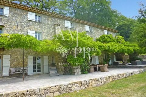 Discover an exceptional 19th-century mas in the heart of Valbonne. Offering peace and quiet and breathtaking views of the surrounding countryside. This superbly renovated property features high-quality amenities, with a spacious living room, fully eq...