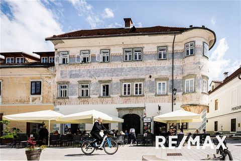 In the old town centre of Radovljica, on Linhart Square, we mediate for the sale of a well-known and historically important commercial residential building, built in Renaissance style. According to the GURS, the object of sale is a building that, acc...
