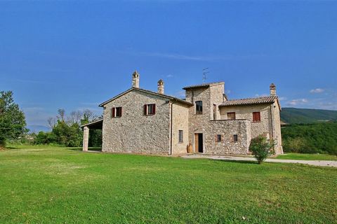 Villa Torri is located in the hills above 450 m. The villa is at the end of a dirt road and you have a magnificent panoramic view of 360 degrees. Here you can really enjoy the holidays by the pool, on the lawn, on the porch or on the first floor terr...