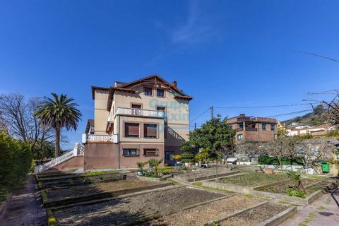 Areizaga Real Estate exclusive property. Ategorrieta-Intxaurrondo. Detached villa on a 1,004 m2 plot. Currently built 568m2 useful,..distributed in 6 houses (in 2 deeds). Option to build a development of 5 homes. At the moment: *First house of 163m2 ...