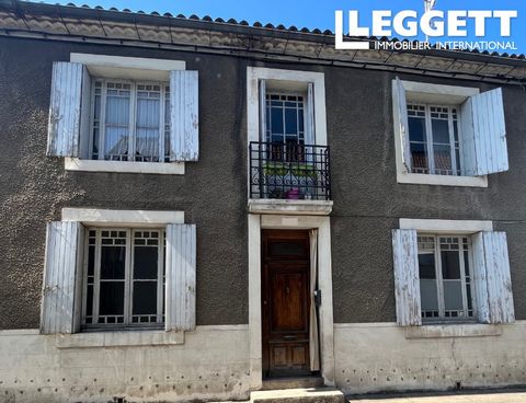 A22635CAH33 - This Haussmann-style town house comprises on the ground floor an entrance hall, a living room, a dining room and a kitchen with access to the garage. Upstairs the house includes a landing, a bathroom with WC and three bedrooms The house...