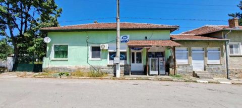 AGENCE SUPRIMI : ... Nous proposons à votre attention une propriété commerciale dans un village à 20 km de Sevlievo et à 15 km d’Apriltsi. Un local d’une surface bâtie de 65 m² et d’un statut « pour l’activité commerciale ». Il fonctionnait comme une...