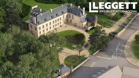 A22901HL22 - The renovation project for this Château offers 22 flats from T1 to T3. The facades will be restored to their former glory, and the stained glass windows, dormer windows and exterior joinery will be restored. The Château's listed interior...