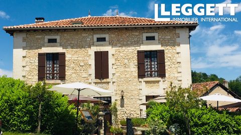 A23002SHH16 - Leased property with an exciting business opportunity in the heart of Aubeterre sur Dronne. A versatile restaurant is up for grabs in this charming tourist village. Known for its unique charm, the village attracts visitors from all arou...