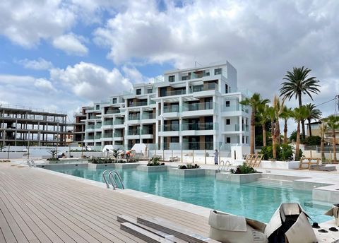 GENIET VAN DIT PRACHTIGE APPARTEMENT, BESTAANDE UIT 2 SLAAPKAMERS, 2 BADKAMERS, GROOT TERRAS MET UITZICHT OP ZEE, MODERNE AFWERKING, GELEGEN OP DE EERSTE LIJN VAN HET STRAND, EEN BEVOORRECHTE OMGEVING, NAAST EEN VAN DE BEST BEOORDEELDE STRANDEN IN SP...