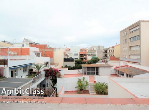 Discover a unique opportunity in the heart of Calella! This charming town house offers you a prime location just a 3-minute walk from the beach and train station, giving you unrivalled access to all that this beautiful coastal destination has to offe...