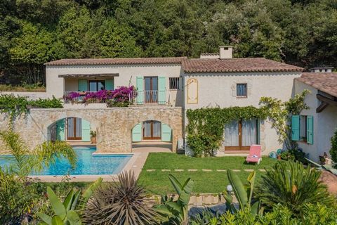 Summary Located midway between Saint-Paul-de-Vence and La Colle-sur-Loup, in a quiet elevated setting and at the end of a cul-de-sac, this charming house enjoys a superb view of the village of Saint-Paul and towards the sea. The house consists of an ...
